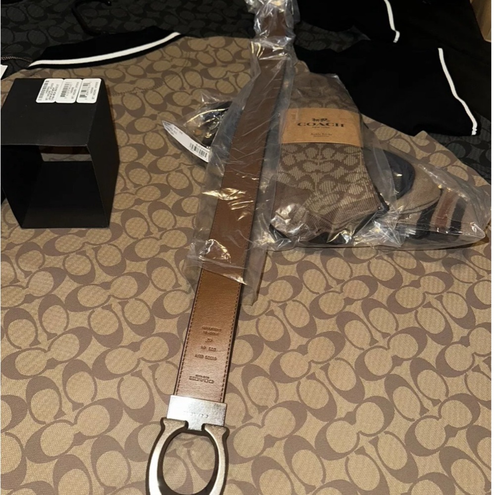 Coach Signature Buckle Cut To Size Reversible Belt, 38 Mm - Picture 4 of 4